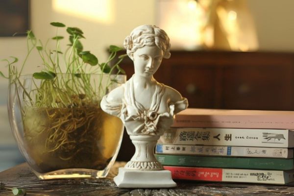Picture of 374-005 Greece Goddess Bust Statue Classical Character Sculpture Resin Craftwork (13cmx23cm)